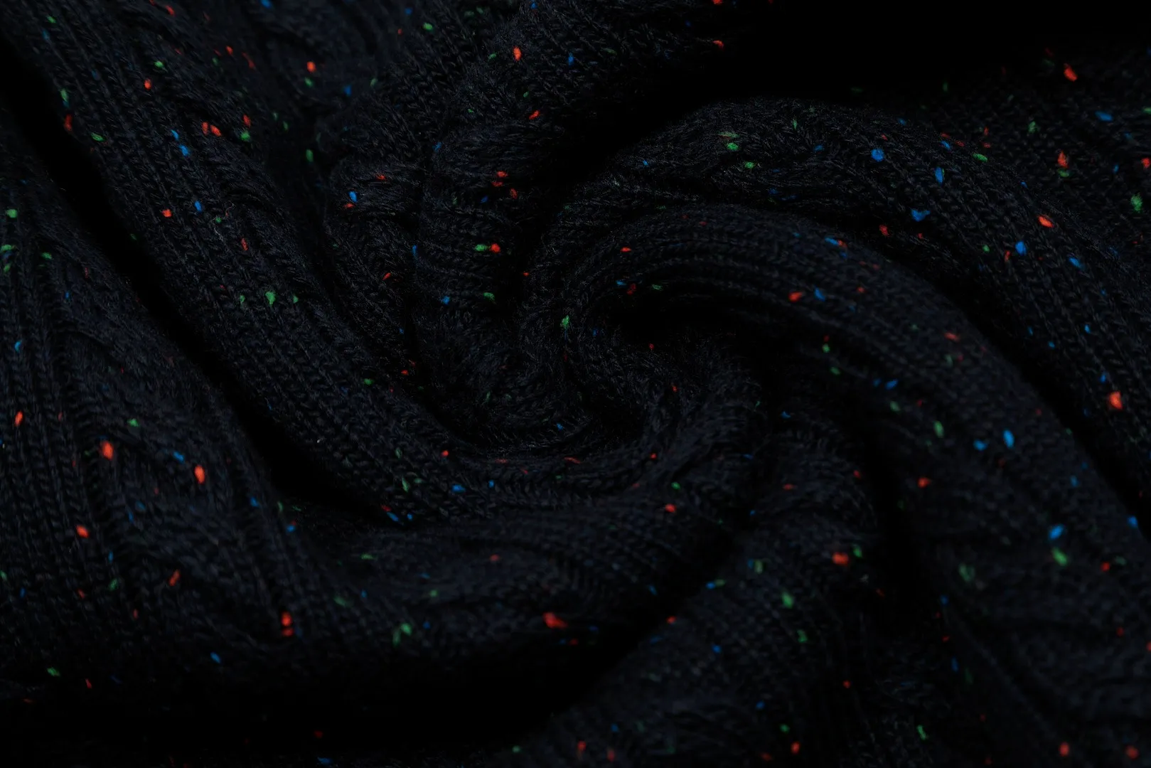 P220 Top quality" Style number: DS028# [Ralph Lauren wool blended pony embroidered logo twist knitted sweater] ✅Ralph Lauren gradient multi-color dot versatile couple's knitted round neck pullover sweater ✅15% merino cotton wool 85% wool blend Customized laser buttons Clean and clear texture ✅ZP quality 1:1 version Scan the code to enter the GF website Counter quality ✅Detailed quality The only one in Guangzhou Imported quality wool, focusing on high-end, cost-effective, good quality needless to say. ✅The version is restored to the original order. The maximum size can be worn up to 180 pounds. Loose, comfortable and stress-free. ✅The upper body is simple and easy to match. A must-have for ootd. Good-looking clothes are never picky. A must-have in couples' wardrobes. Size: S-L. Color: Navy blue, light blue, off-white, gray, Christmas red.